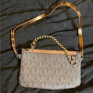 Small Micheal Kors Leather Waist Bag/Fanny Pack Belt Bag 💼✨.